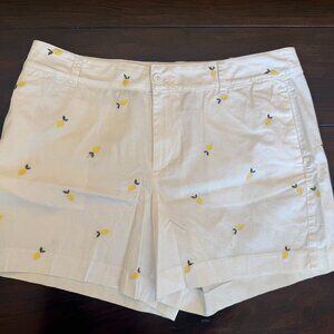 St. John's Bay Super Cute Floral🍍 Pineapple Stretch Shorts, Size 16, NWT